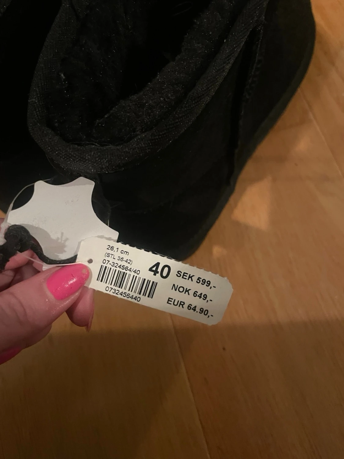 Svarta fluffiga tofflor i storlek 40 - 1