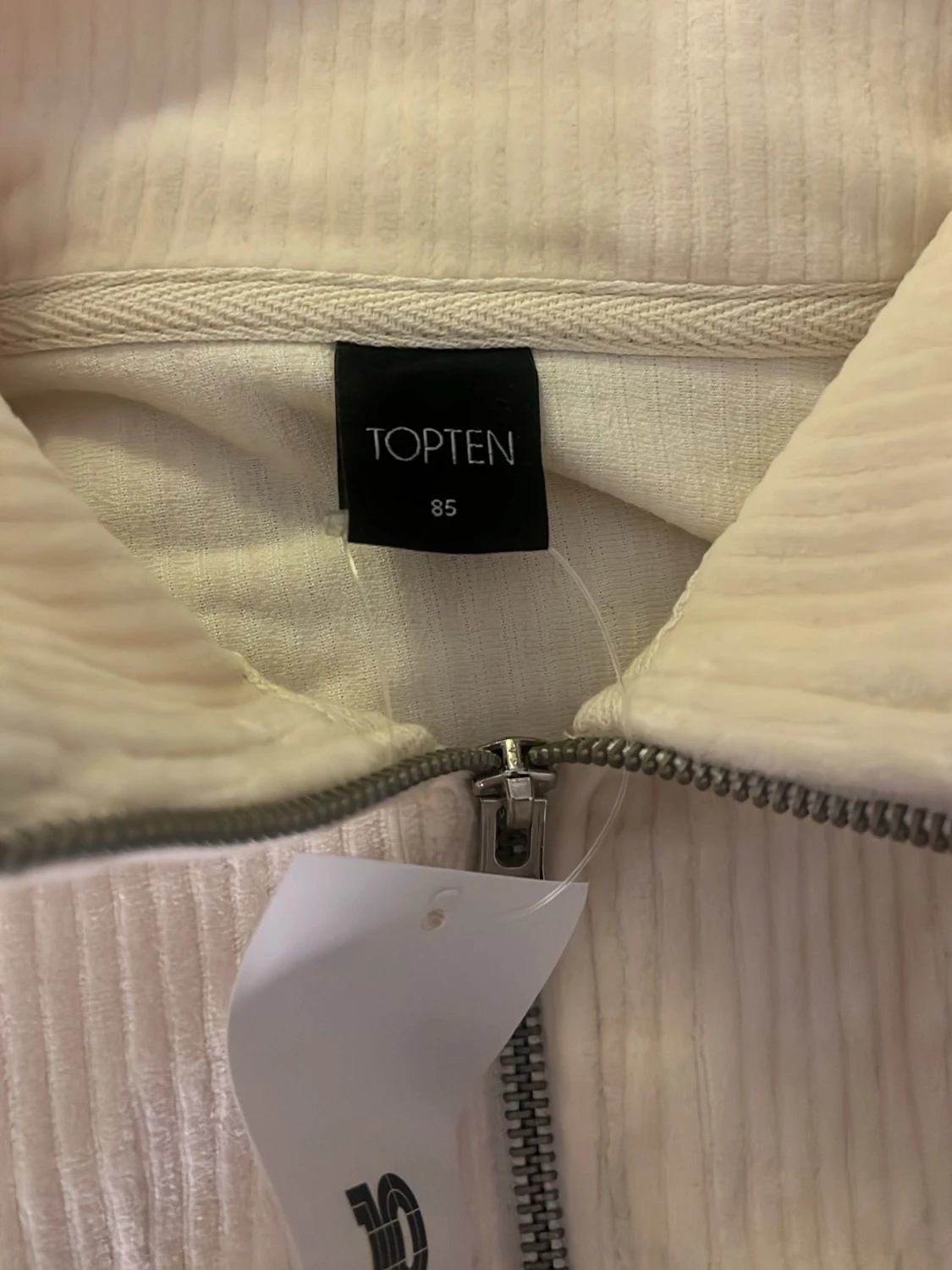 beige vit ziphoodie från Topten - 1