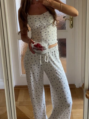 Pyjamas set från Lager157  - Pyjamas set från Lager157 med blåbärs mönster🫐🫐🫐