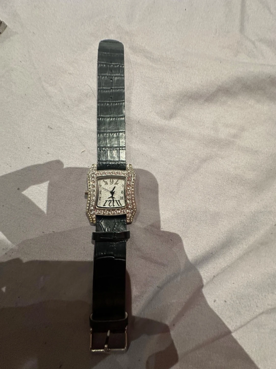 Glittrig fyrkantig klocka med stenar - 3