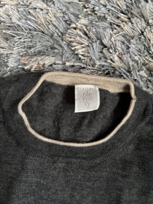 Eleventy Tröja  - Lite ostruken😂 men toppen skick bara att lappen på första bilden lossnat vid ena sidan