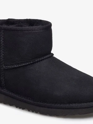 👢 UGG Classic Mini – Svarta, strl 38 👢 - 👢 UGG Classic Mini – Svarta, strl 38 👢 Äkta UGGs i klassisk mini-modell. Använda, fodret inte lika fluffigt längre men fortfarande varma & sköna!  💸 700 kr (pris kan diskuteras) 📦 Skickas mot frakt 