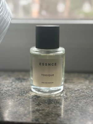 ESSNCE Toxique Eau de Parfum -  parfym från ESSNCE med doften Toxique 50 ML