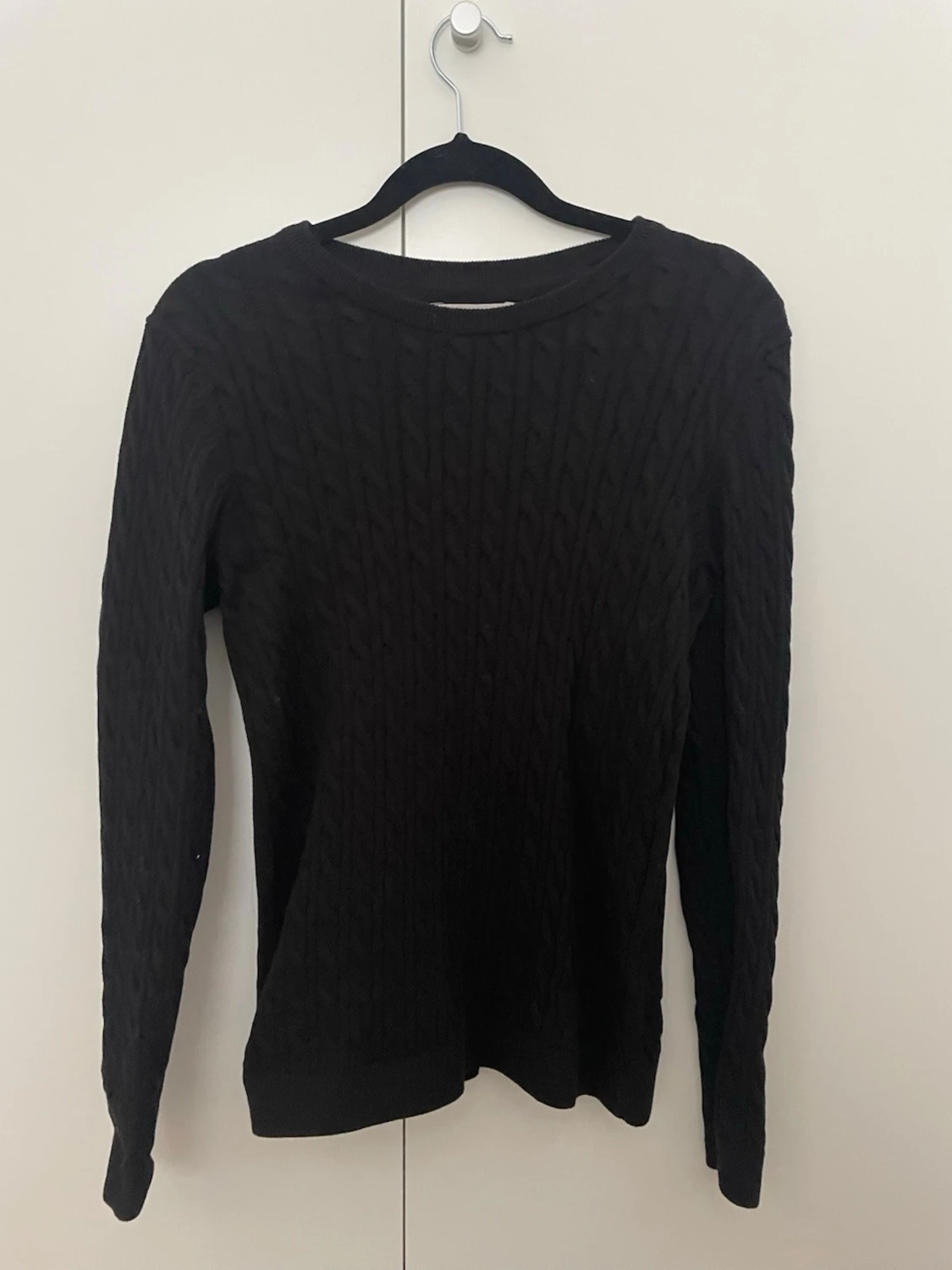 Svart kabelstickad tröja - 1