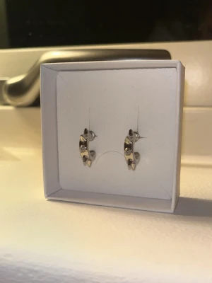 silver örhängen  - nit-örhängen