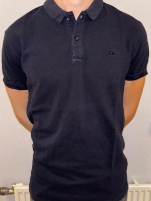  pikétröja -  Mörkblå pikétröja 