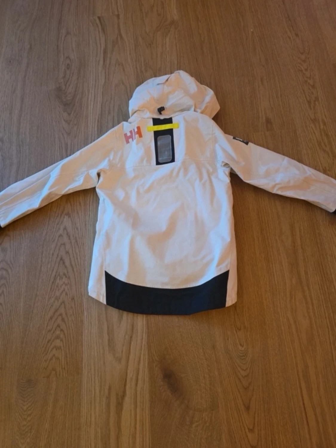 Vit vindjacka från Helly Hansen - 2