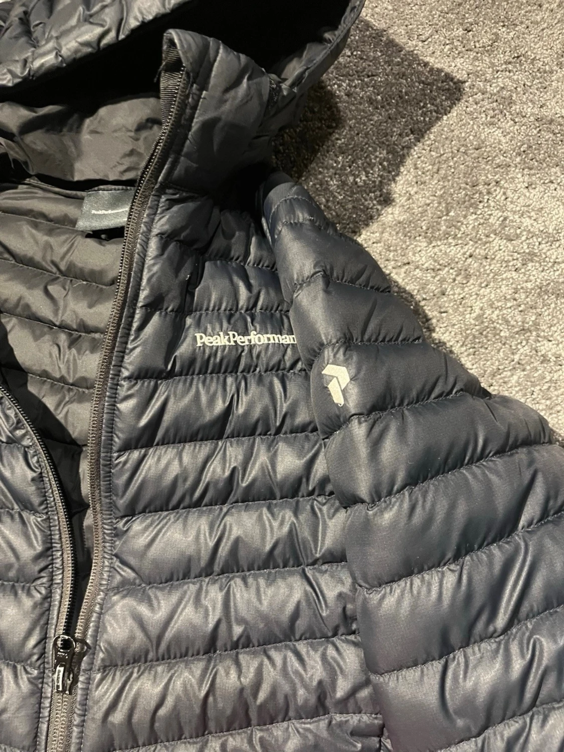 Svart dunjacka Peak Performance - 2