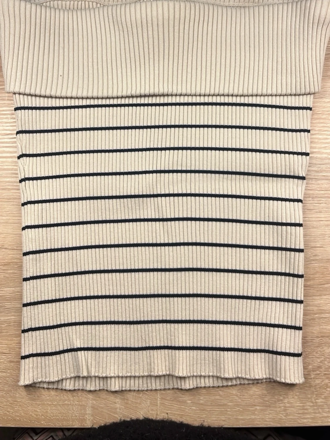 Ribbad tubtopp i beige och svartrandiga  - 1