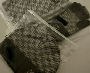 Louis Vuitton Mössa, vantar, halsduk set - Ny