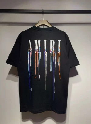 Amiri t-shirt - Säljer en skön tshirt med märket amiri. Storlek L funkar för M. Pirater är ej skrivit i sten och kan diskuteras vid snabb affär. Vill du ha fler bilder eller har någon fråga eller fundering, tveka inte på att skicka ett meddelande!