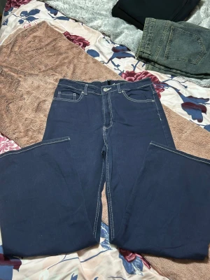 Jeans - Swlling blue jeans in size 40. Wuite used but no signs of damage or anything!!