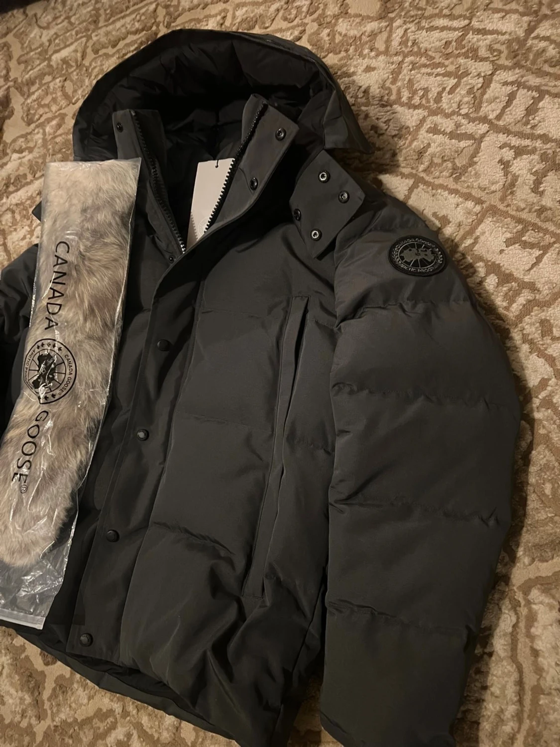Canada Goose (Black label) - 1