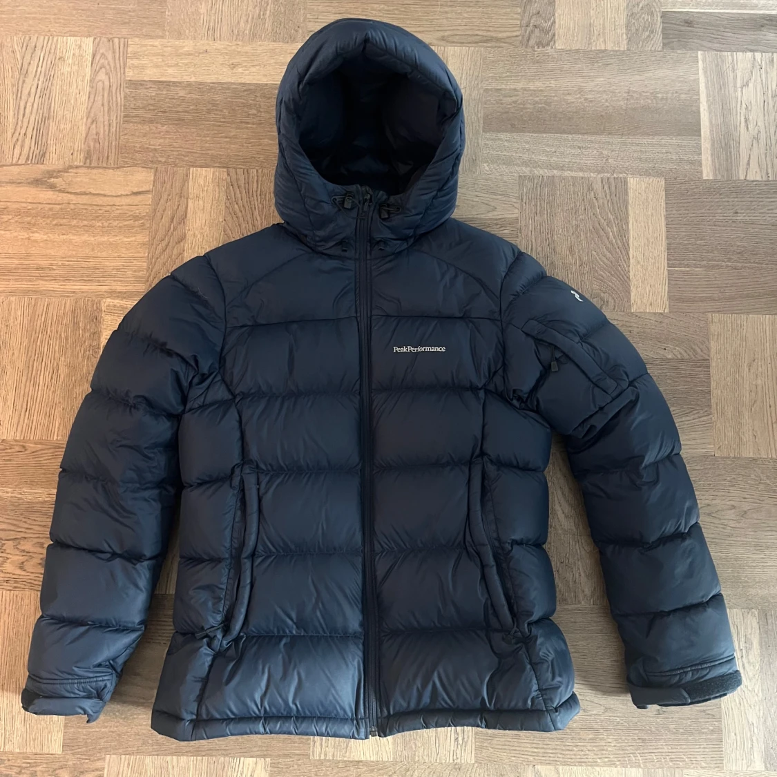 Mörkblå Peak Performance vinterjacka