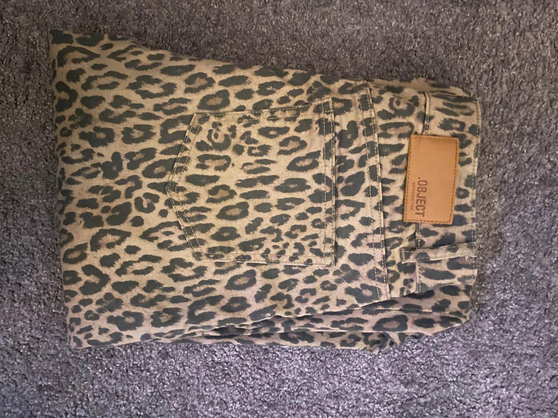 Leopardmönstrade byxor från Object - 1