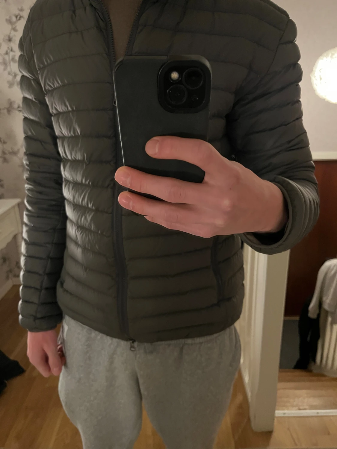 Mörkgrå dunjacka från Colmar