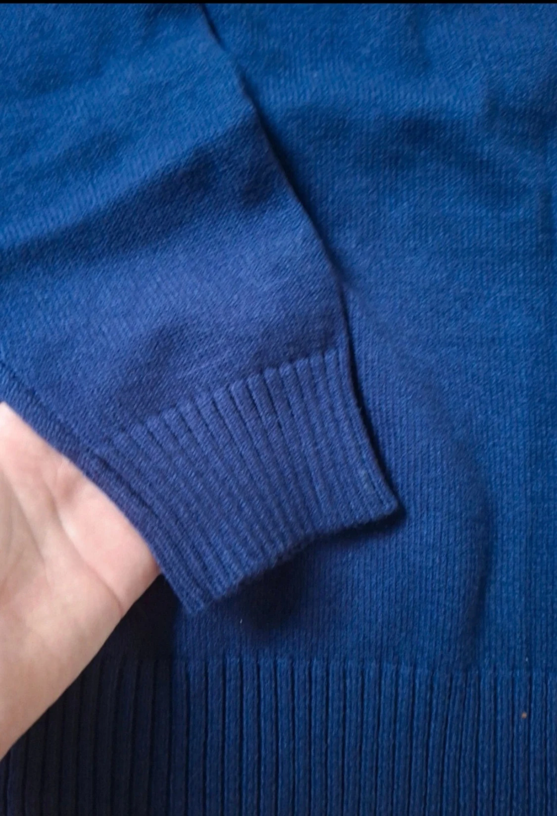 Marinblå stickad tröja från Ami - 2