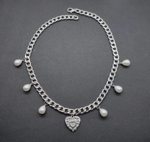 Handgjort halsband  - Material-rostfritt stål.  