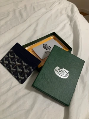 Plånbok  - Fin mörkblå plånbok.