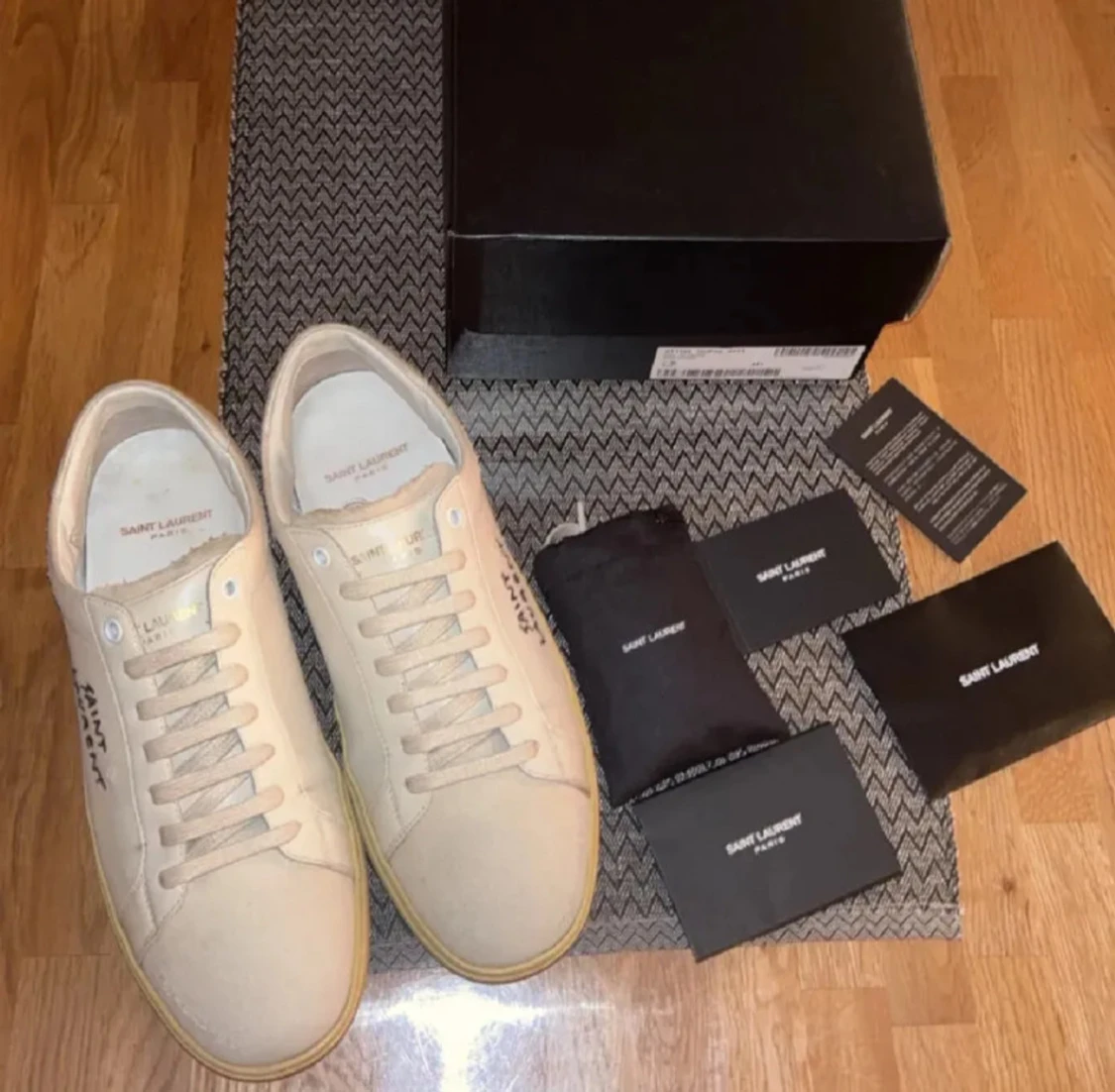 G1v3away på dessa feta saint laurents - 1