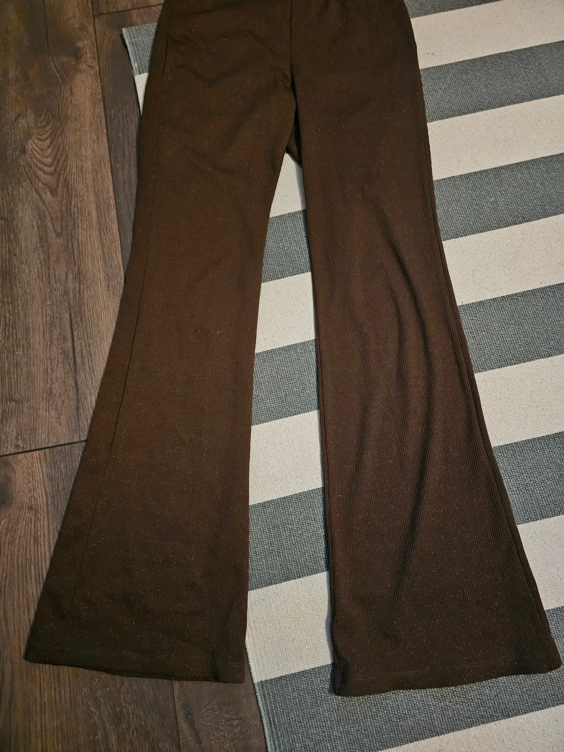 Brunglittrigt set med byxa och topp - H&M - 3