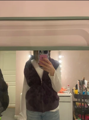 Stickad  väst med dragkedja - Stickad vinröd/mörklila väst 💜