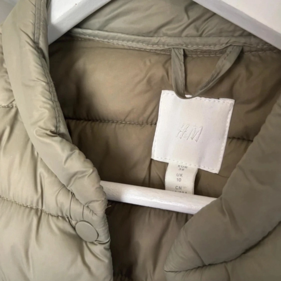 Grön quiltad pufferjacka från H&M - 3