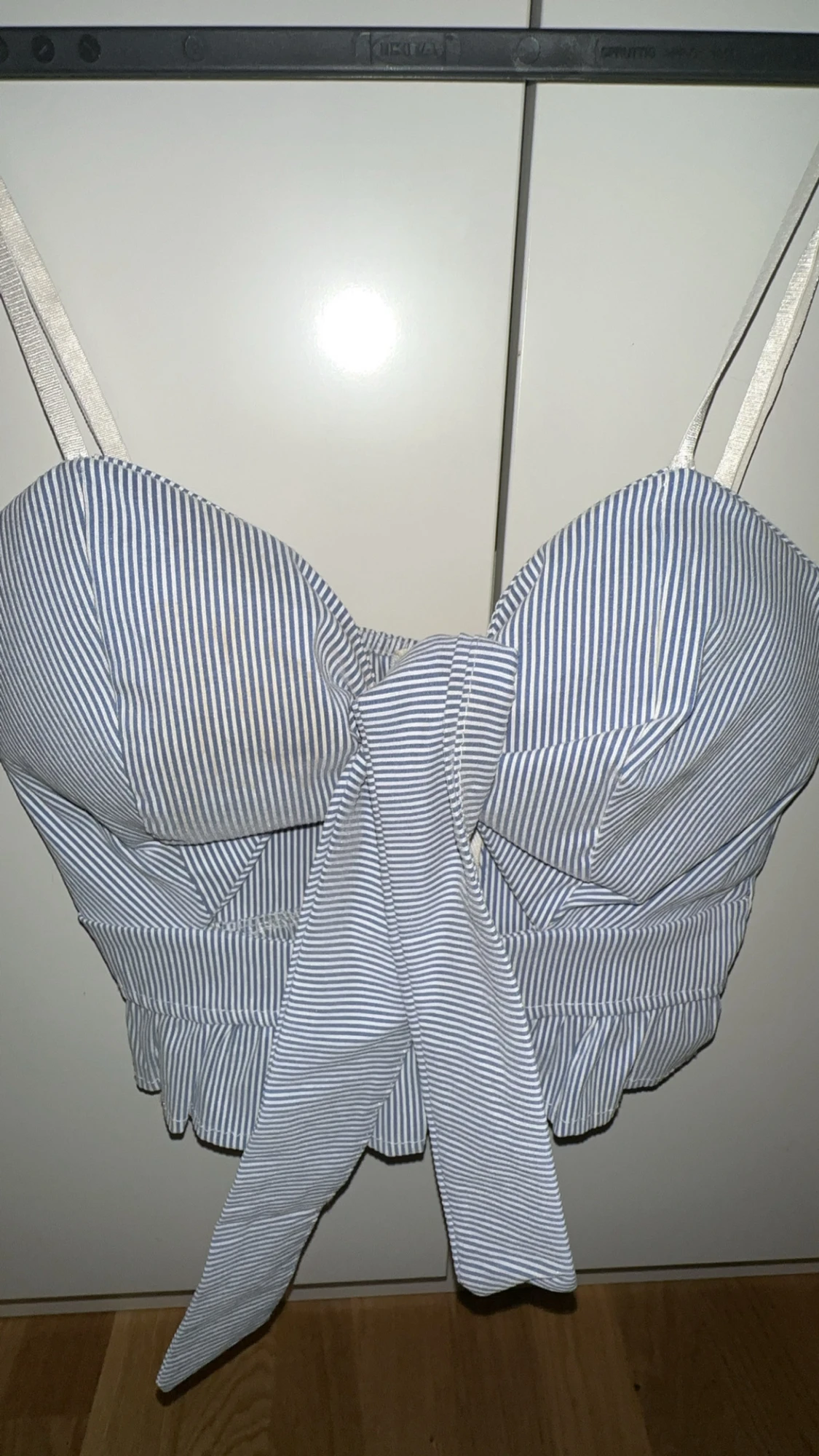 Randig korsett-topp med rosett - 2