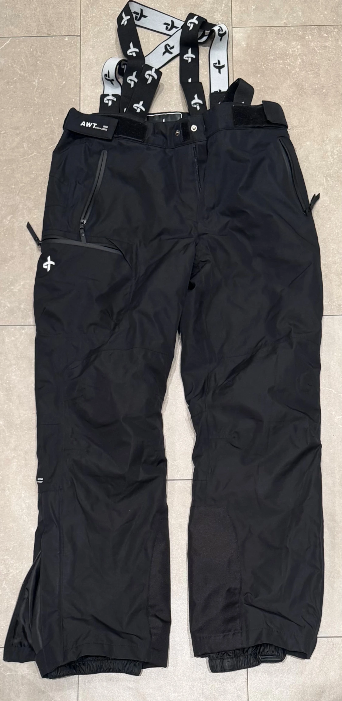 Svarta täckbyxor med hängslen