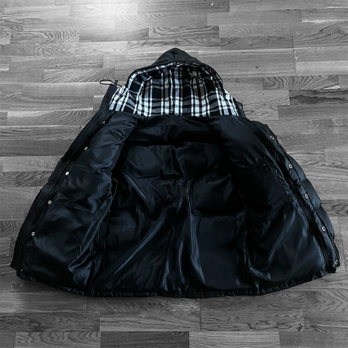 Svart pufferjacka med huva - 2