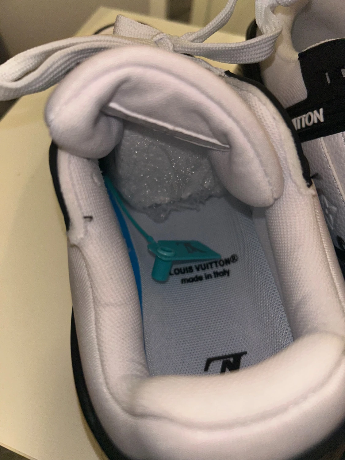 Louis Vuitton svartvita sneakers - 3