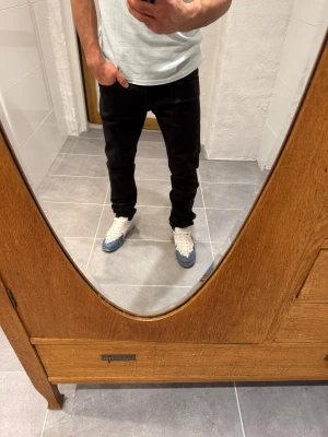 Replay jeans  - Ett par snygga byxor från replay i storlek W30 L32 i modellen Anbbas 