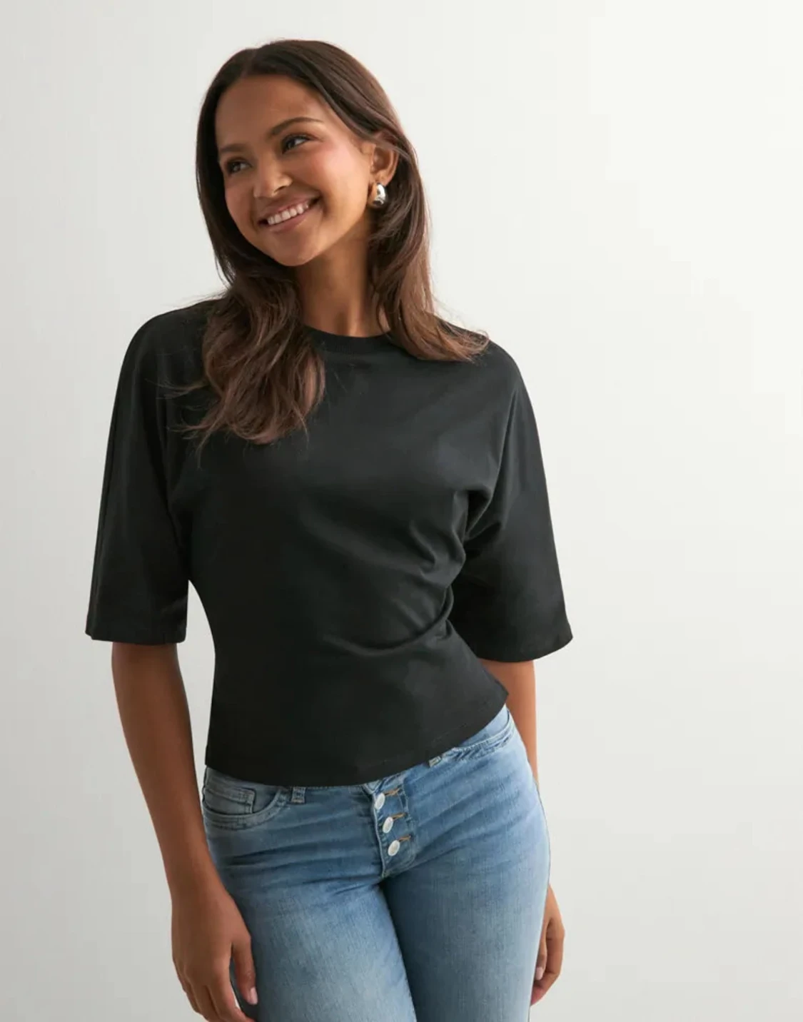 Svart t shirt med öppen rygg - 1