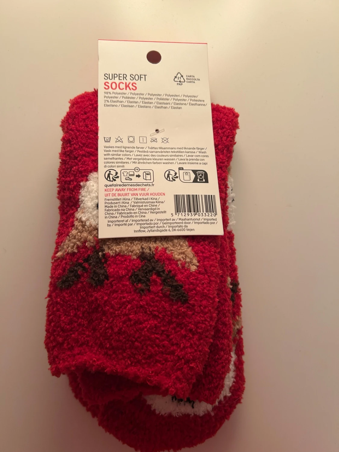 Röda fluffiga julstrumpor med renmotiv från Normal  - 1