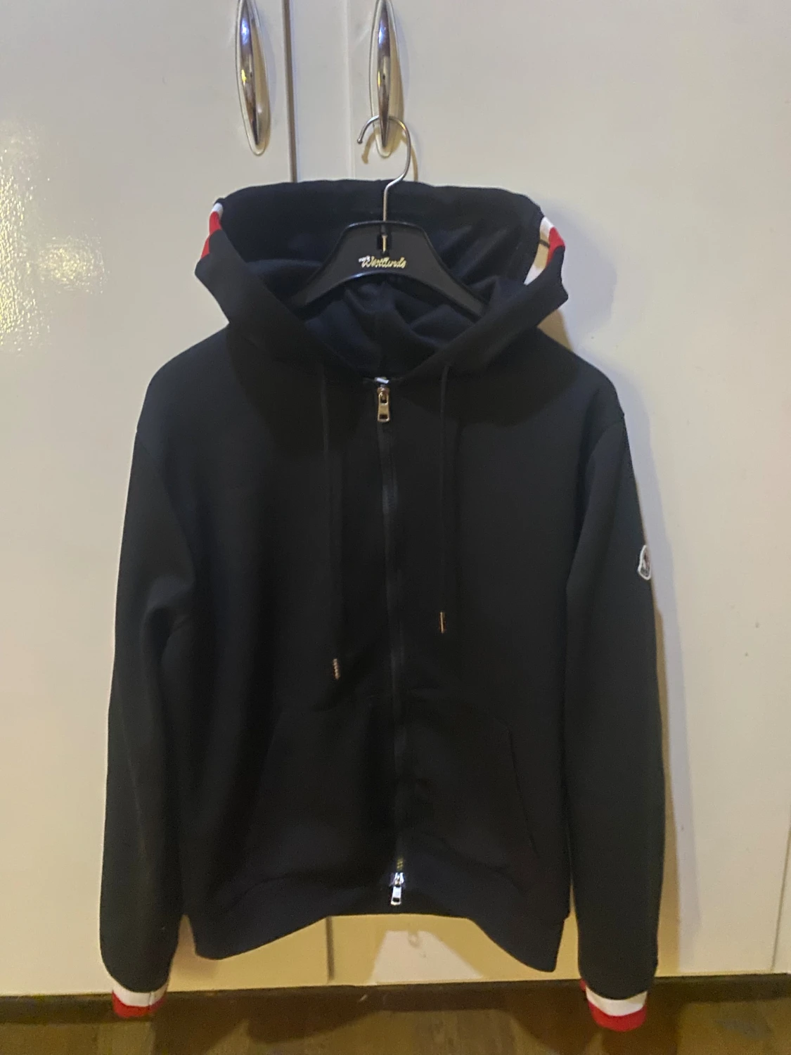 Svart hoodie från Moncler med dragkedja