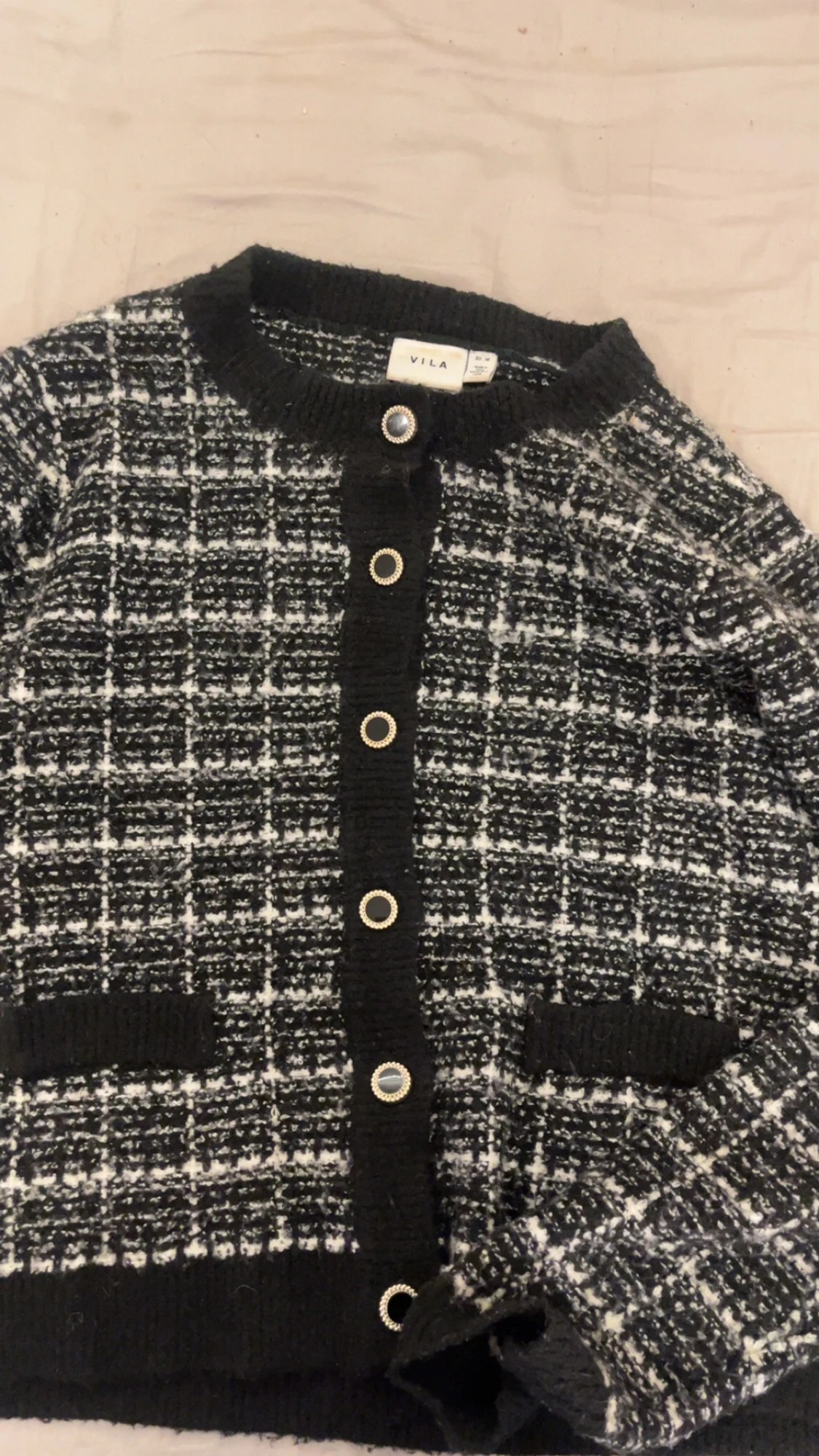 Svartvit rutig kofta från Vila