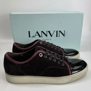 Lanvin skor  - Hej! Säljer nu dessa sjukt snygga lanvin skor. Skorna är i toppskick! Har begränsat antal boxar och dustbag. Hör av dig vid frågor. 