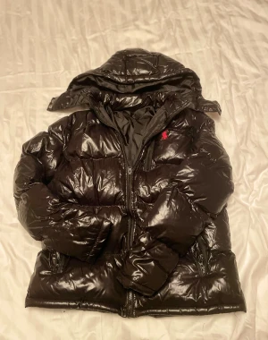 Ralph Lauren polo jacka - Helt ny ralph Lauren polo jacka, knappast använd, är i perfekt skick, neck tags saknas