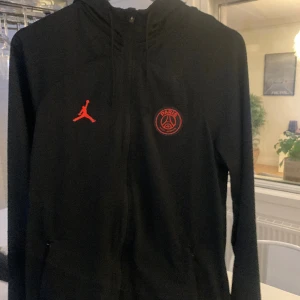 PSG tracksuit  - En psg tracksuit i nyskick för endast 399✅storlek S