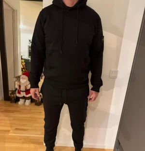 Stone Island dress - Säljer stone Island dress. Har i två storlekar M och L. Det är i ett mycket bra skick. Vid frågor och funderingar så är det bara att skriva