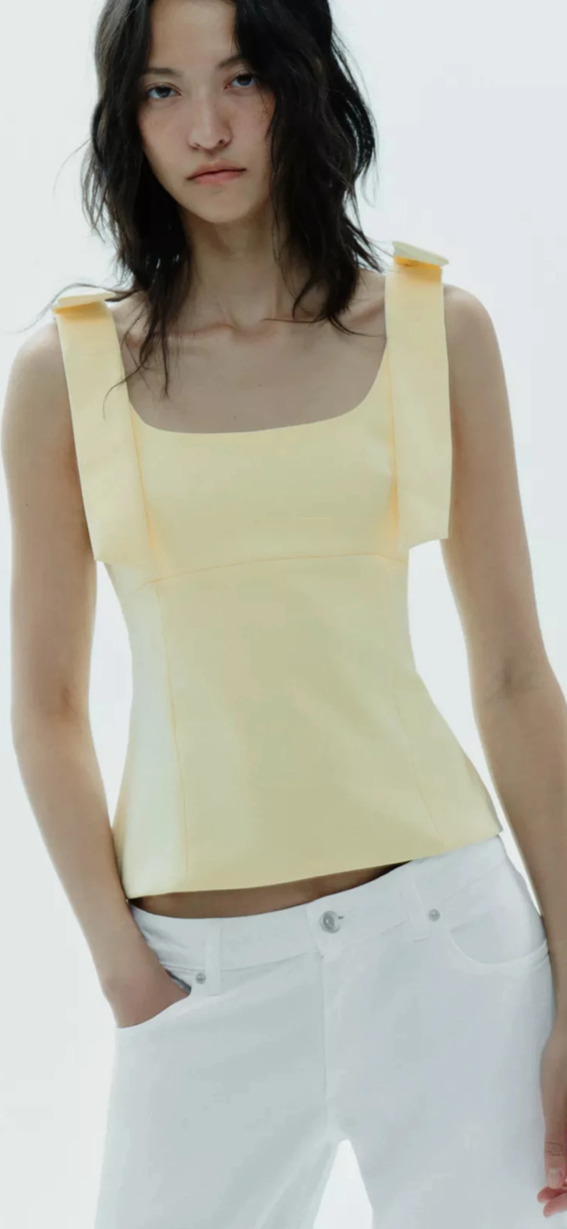 Ljusgul linnetopp med breda axelband - 3