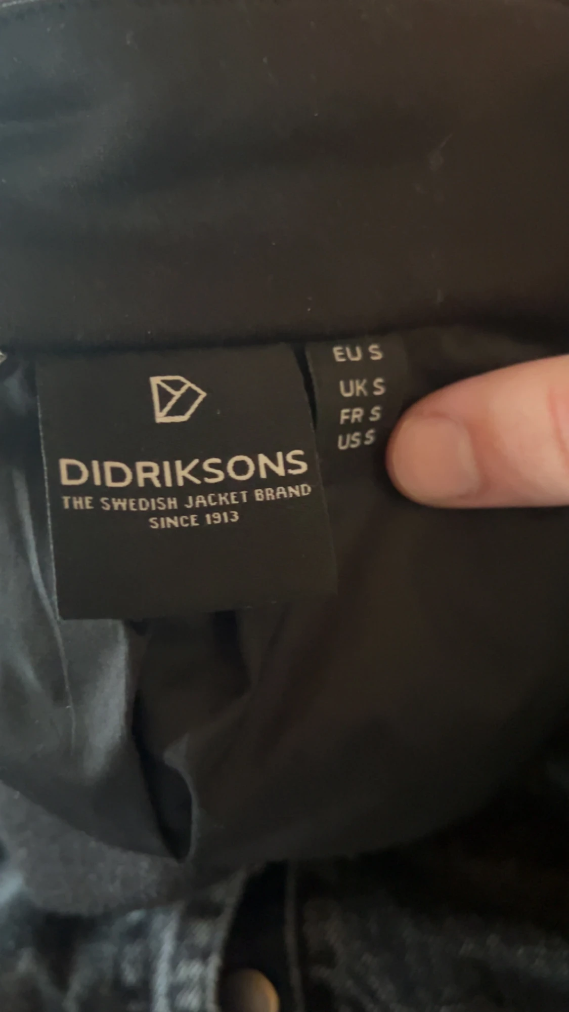 Svart dunväst från Didriksons S - 2