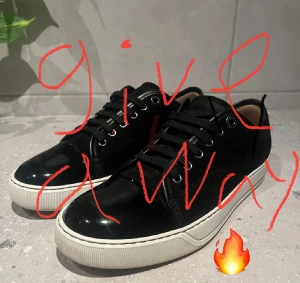 En tävling🔥🔥🎉🥳🎉🥳 - För att vinna måste ni steg 1 lika alla annonser i min profil,,steg 2 följ mig på Plick.        Och vinnaren dras 15 december passa på🎉🎉🎉🙌och vinnaren få dessa fräscha lanvins