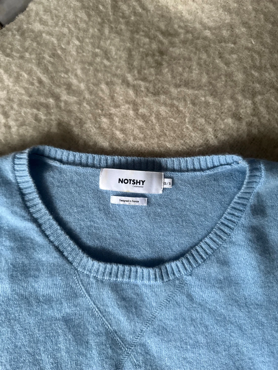 Ljusblå kashmirtröja från Notshy - 1
