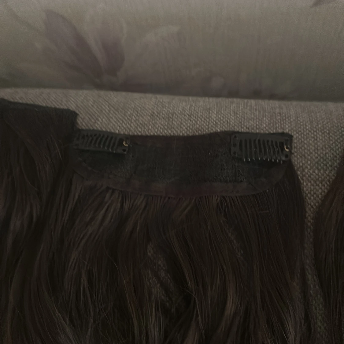 Svart lockigt löshår med clips - 2