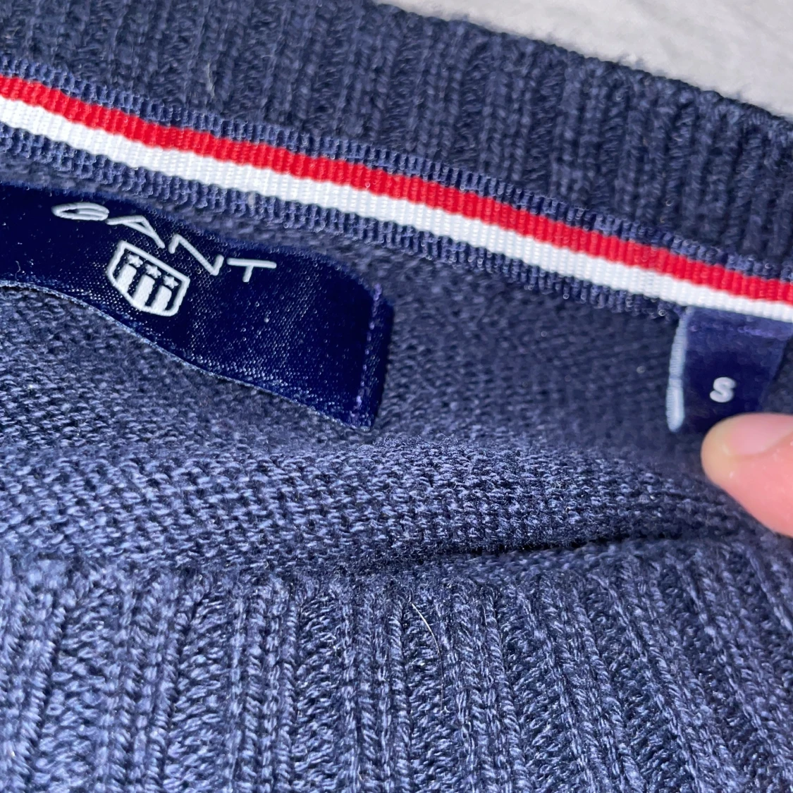 Marinblå stickad tröja från GANT - 1