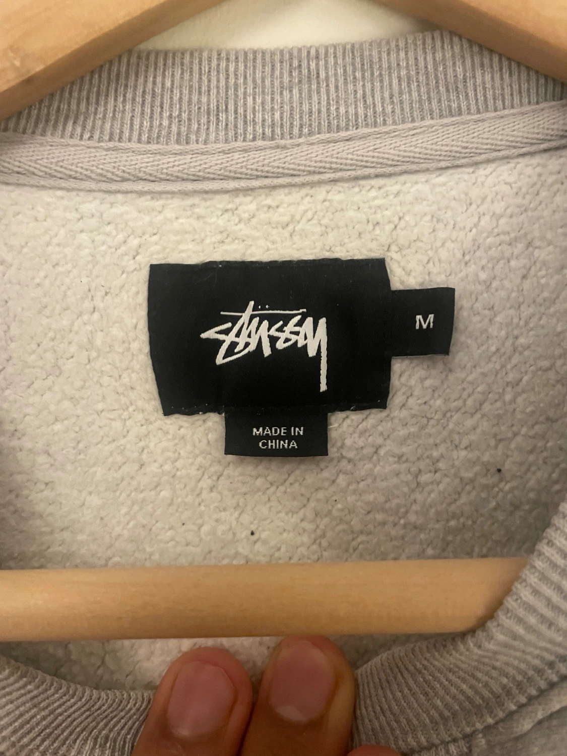Grå sweatshirt från Stüssy i M - 2