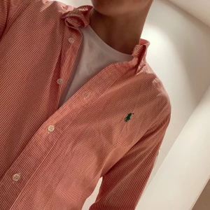 Ralph Lauren skjorta  - Ralph Lauren skjorta | Sjukt nice slim fit passform, storlek S. Passar de flesta mellan 175-190 cm. Bra skick inga märkvärdiga defekter👌