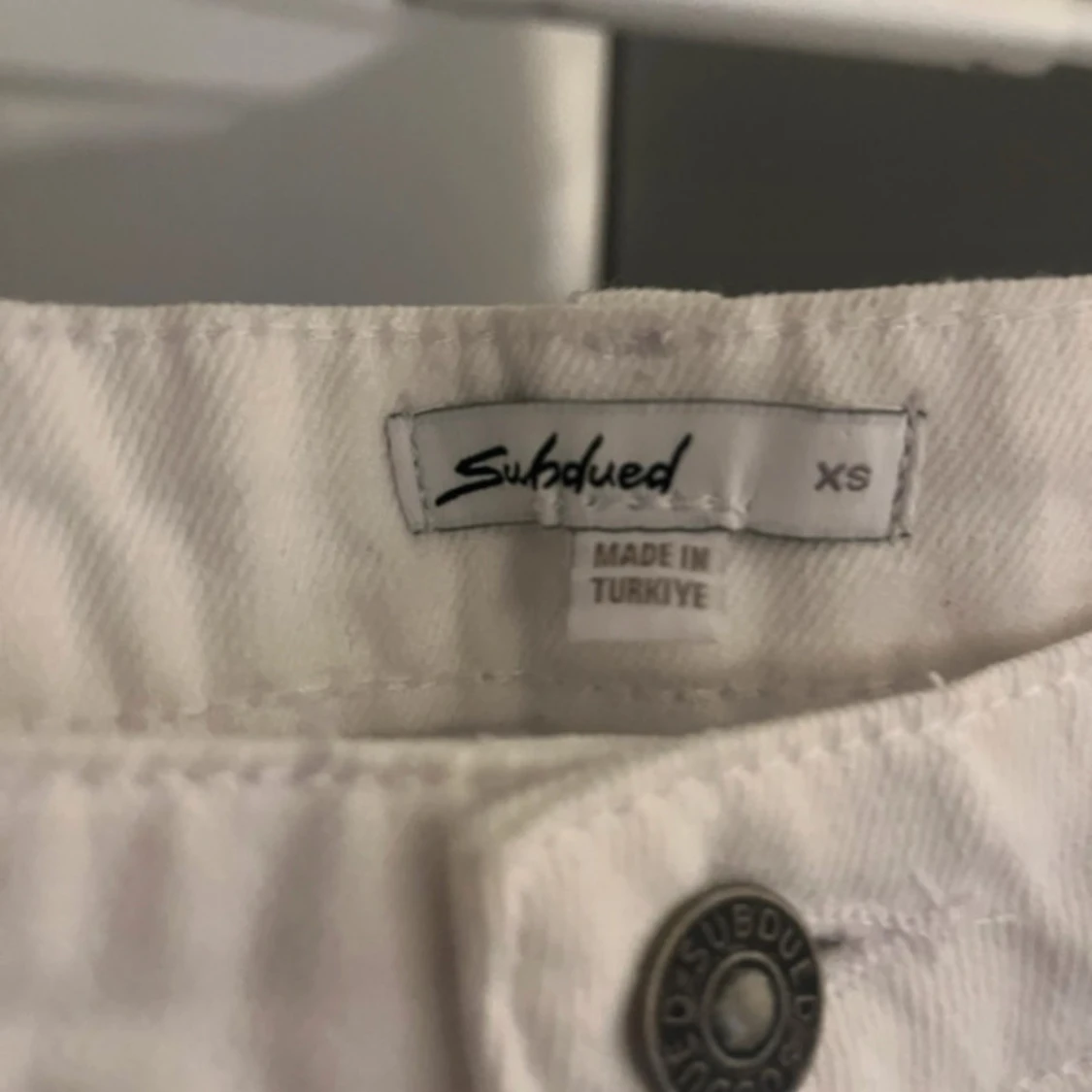 Vit jeanskjol från Subdued  - 2