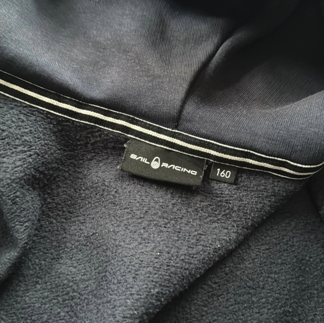 Mörkblå hoodie från Sail Racing - 4